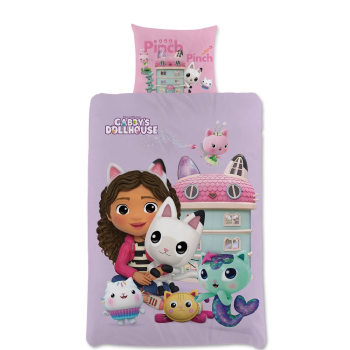 Billede af Gabbys Dollhouse Juniorsengetøj - 100x140 cm - Gabby og hendes venner - 2 i 1 design - 100% bomuld
